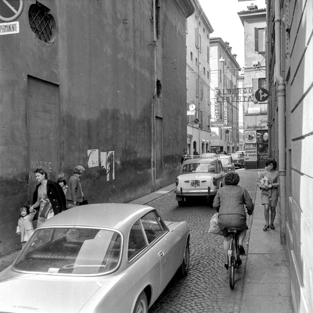 traffico in via Taglio, foto Botti e Pincelli, 1970