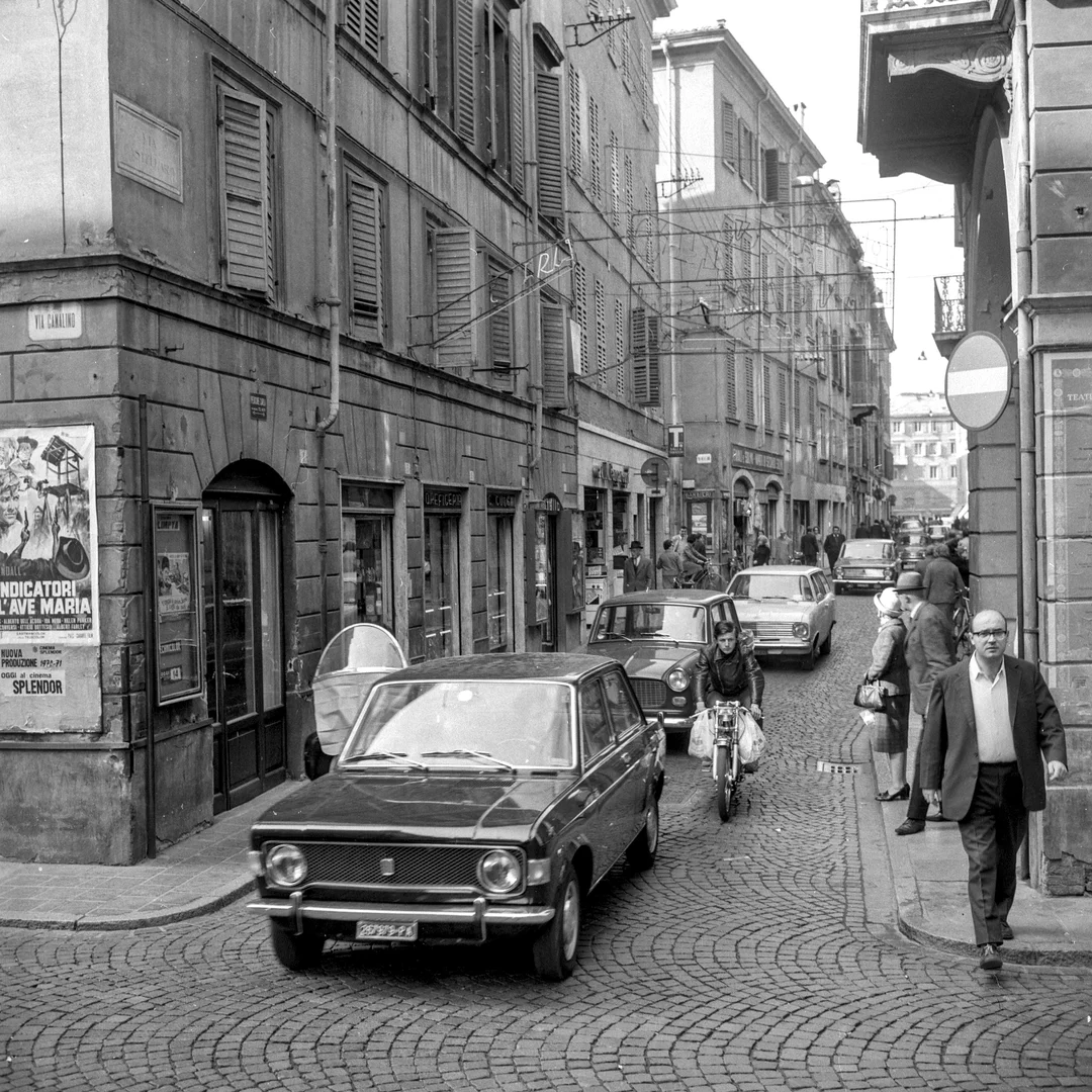 traffico in via Castellaro, foto Botti e Pincelli, 1970