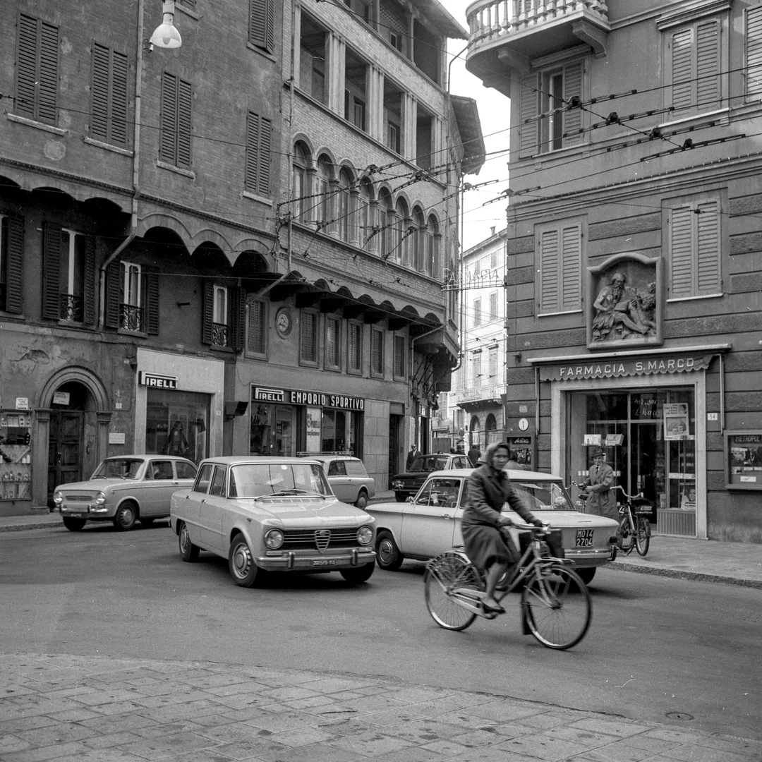 traffico in corso Canalchiaro, foto Botti e Pincelli, 1970